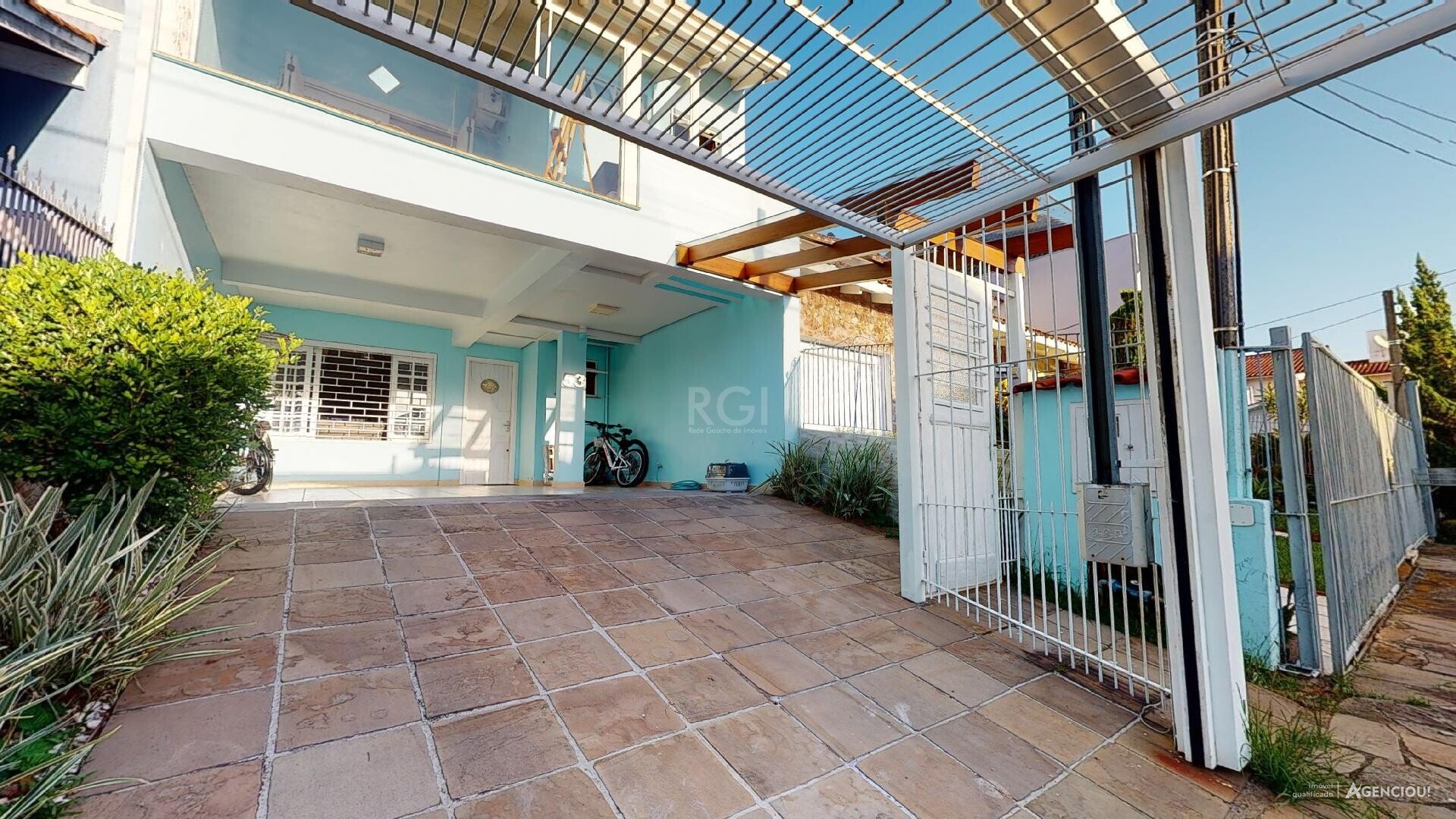 Casa à venda com 4 quartos, 230m² - Foto 2